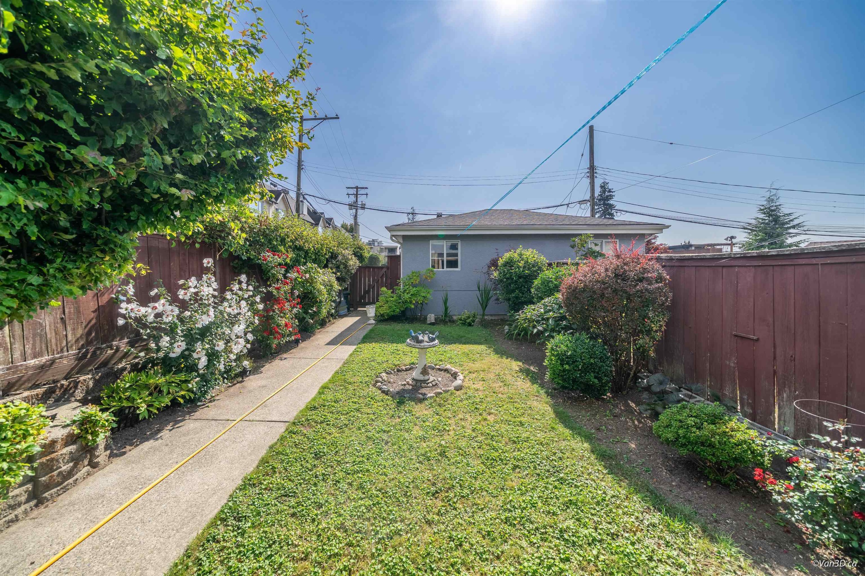 215 18Th Street W, North Vancouver, BC - Outdoor