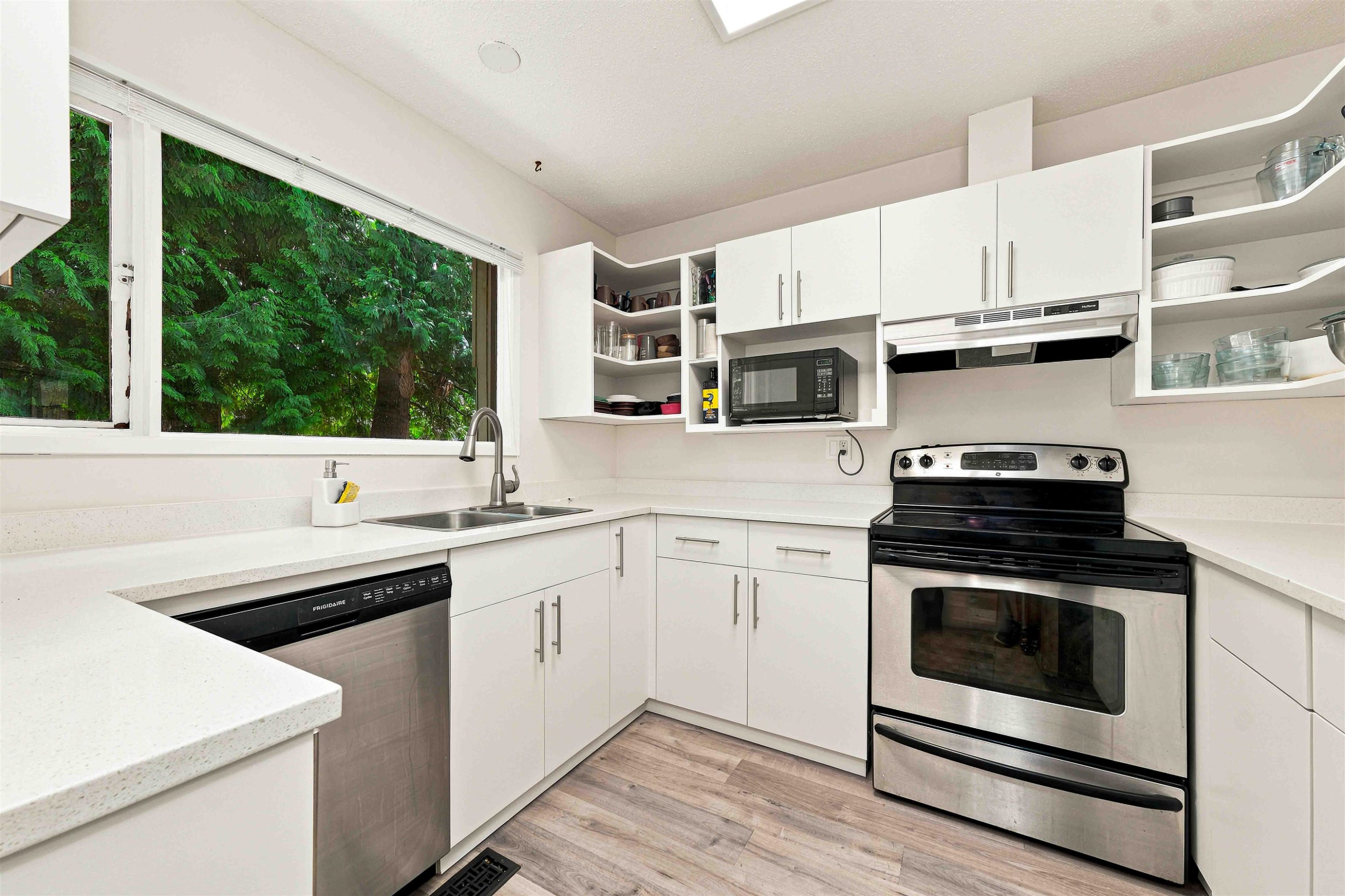 3023 Centaurus Drive, Burnaby, BC