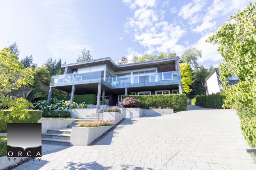 3305 Westmount Road, West Vancouver, BC - Outdoor With Facade