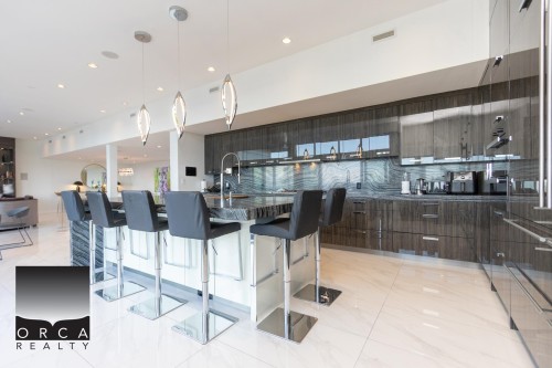 3305 Westmount Road, West Vancouver, BC - Indoor Photo Showing Kitchen With Upgraded Kitchen