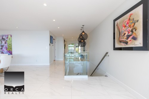 3305 Westmount Road, West Vancouver, BC - Indoor Photo Showing Other Room