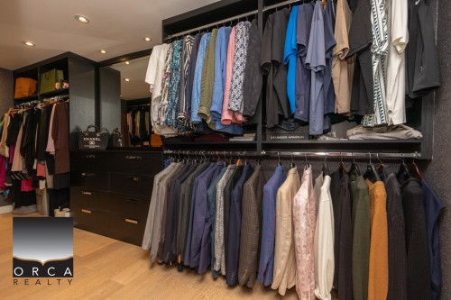 3305 Westmount Road, West Vancouver, BC - Indoor With Storage