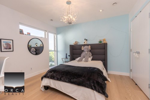 3305 Westmount Road, West Vancouver, BC - Indoor Photo Showing Bedroom