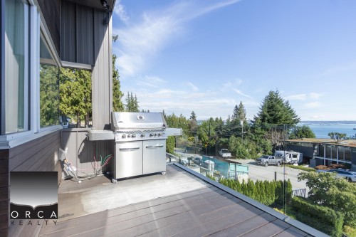 3305 Westmount Road, West Vancouver, BC - Outdoor With Exterior