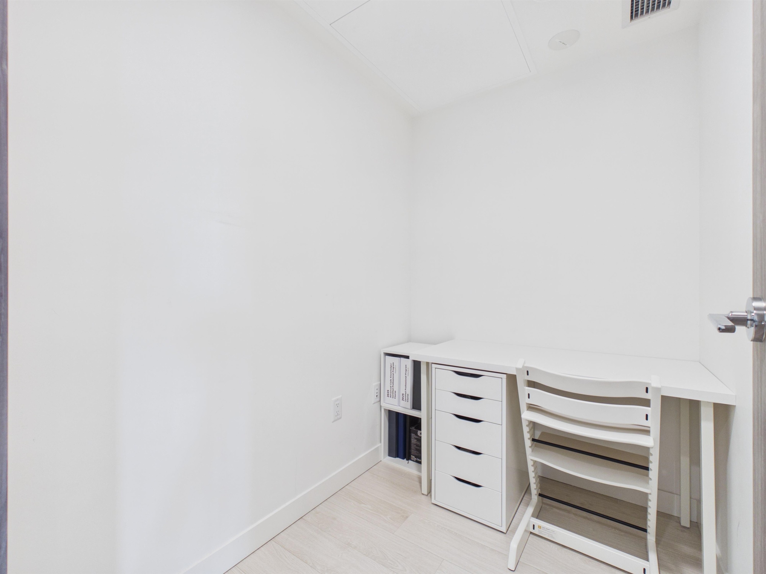4906-4880 Lougheed Highway, Burnaby, BC - Indoor