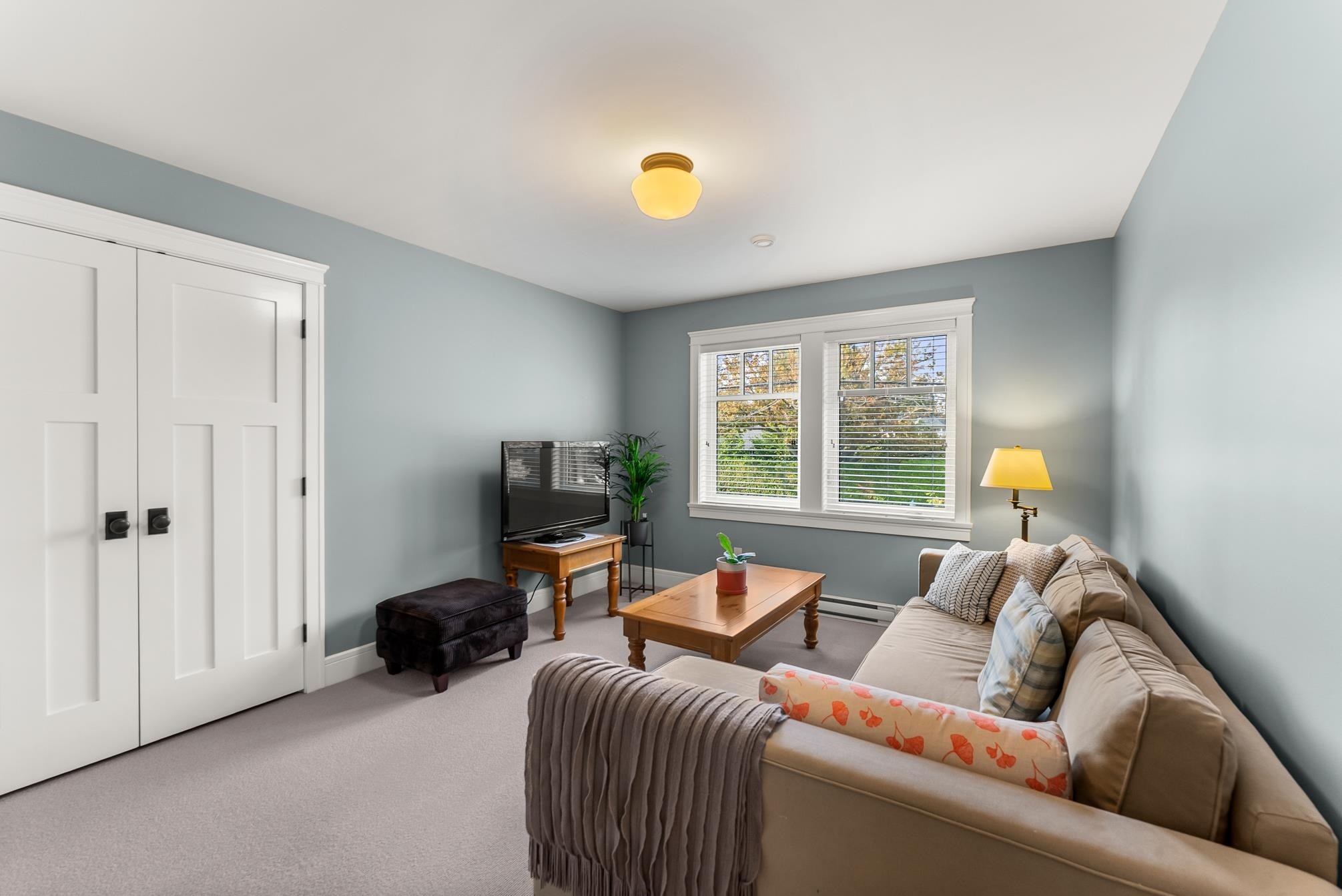 4896 12 Avenue, Delta, BC - Indoor Photo Showing Living Room