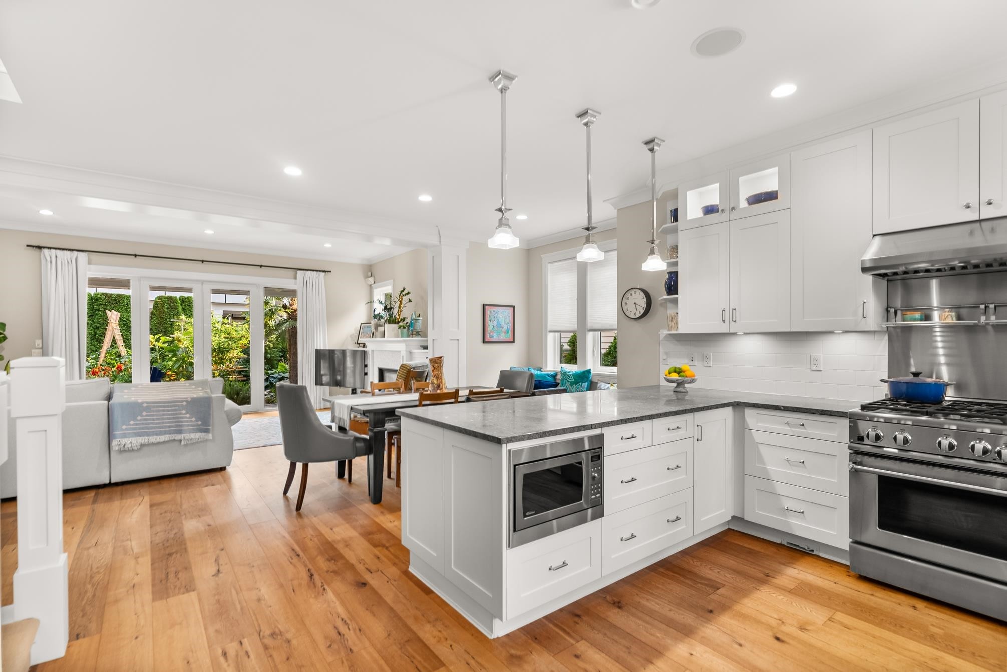 4896 12 Avenue, Delta, BC - Indoor Photo Showing Kitchen With Upgraded Kitchen