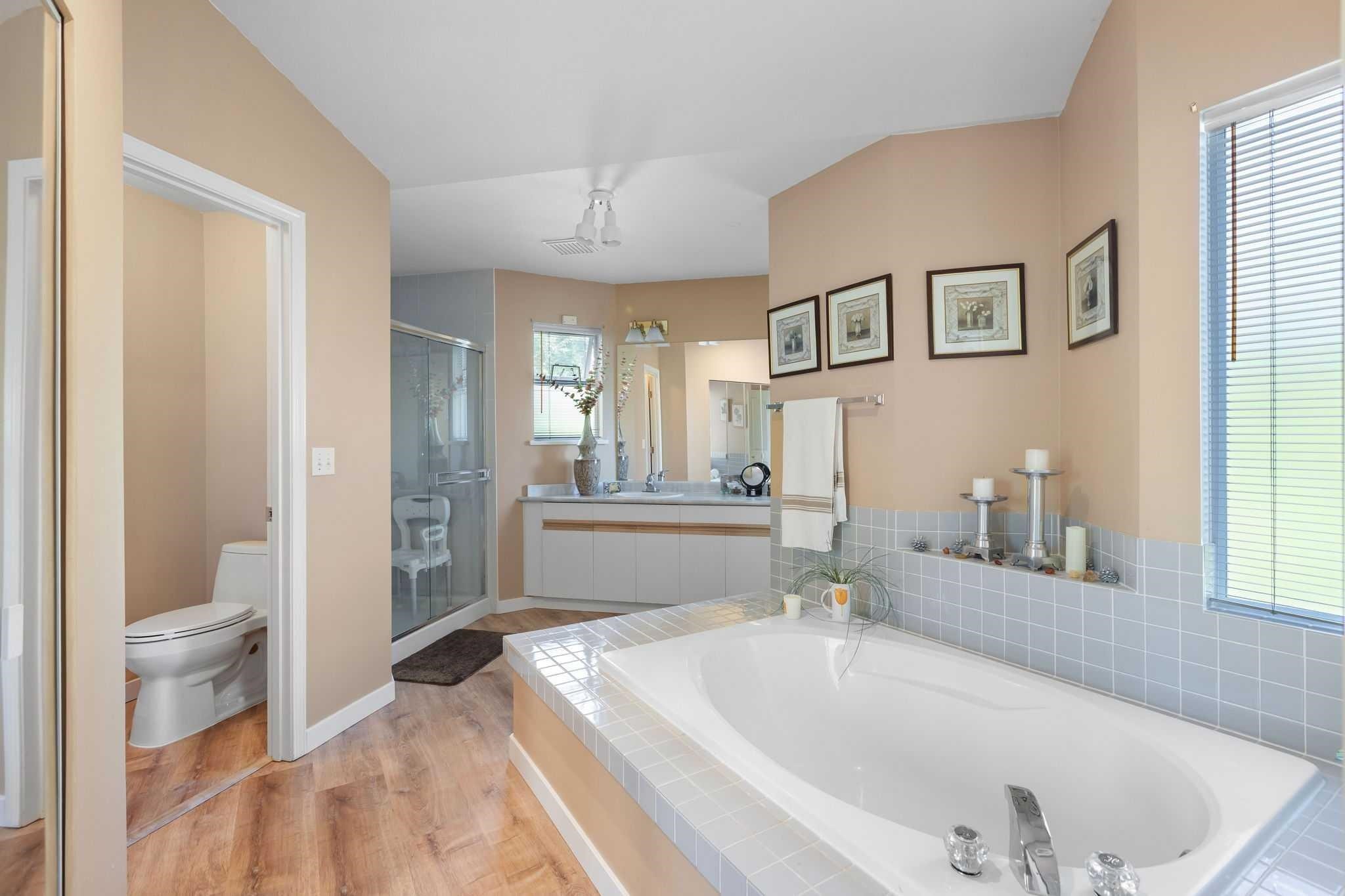 2905 Cliffrose Crescent, Coquitlam, BC - Indoor Photo Showing Bathroom