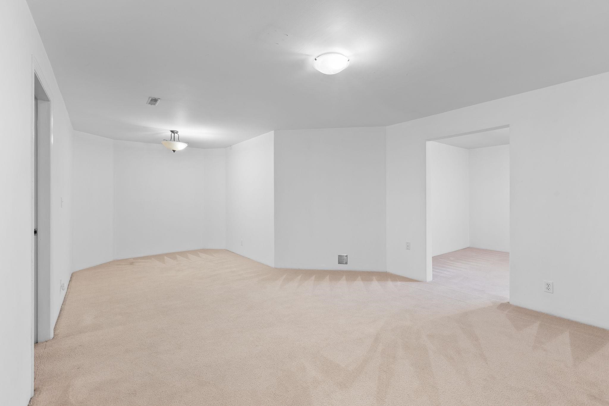 2905 Cliffrose Crescent, Coquitlam, BC - Indoor Photo Showing Other Room