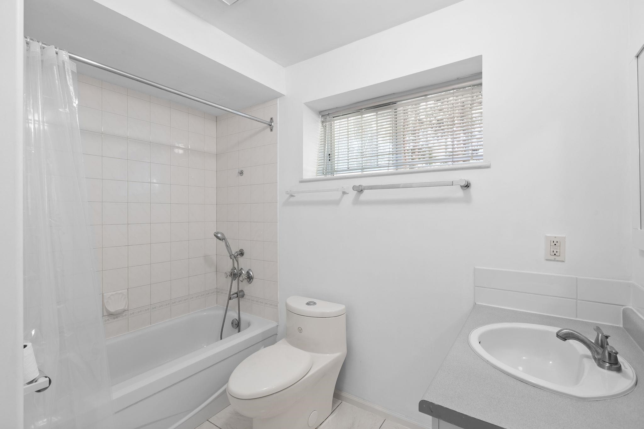 2905 Cliffrose Crescent, Coquitlam, BC - Indoor Photo Showing Bathroom