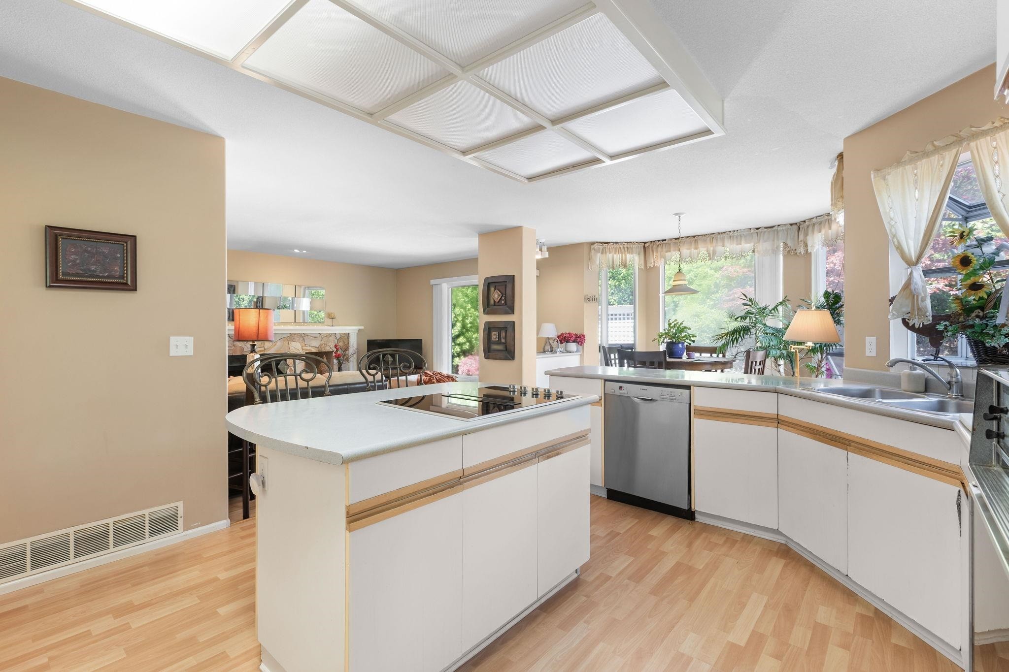 2905 Cliffrose Crescent, Coquitlam, BC - Indoor Photo Showing Kitchen With Double Sink