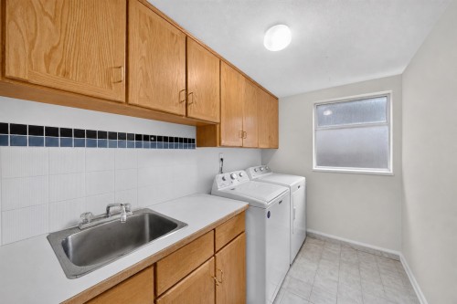 4055 31St Avenue W, Vancouver, BC - Indoor Photo Showing Laundry Room