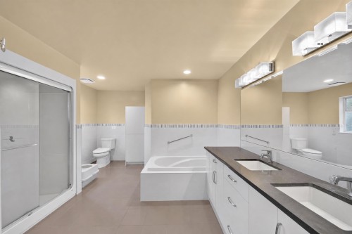 4055 31St Avenue W, Vancouver, BC - Indoor Photo Showing Bathroom