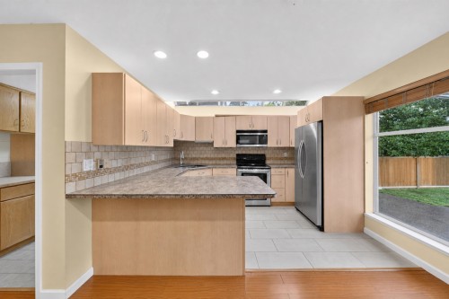4055 31St Avenue W, Vancouver, BC - Indoor Photo Showing Kitchen