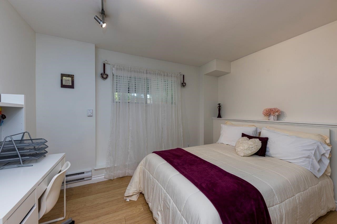 2549 Bendale Road, North Vancouver, BC - Indoor Photo Showing Bedroom