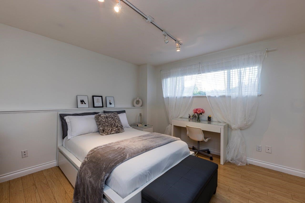 2549 Bendale Road, North Vancouver, BC - Indoor Photo Showing Bedroom