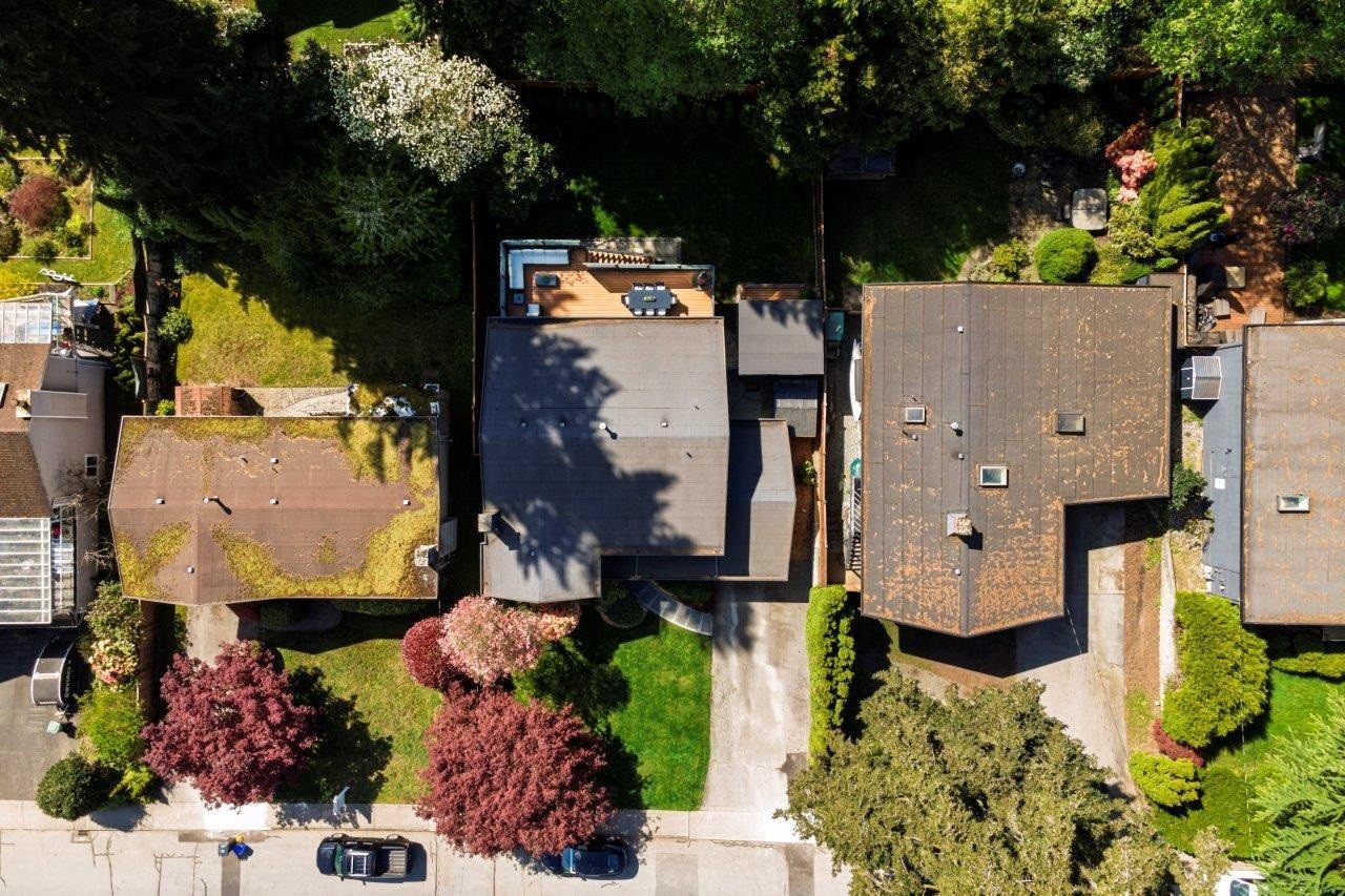 2549 Bendale Road, North Vancouver, BC - Outdoor