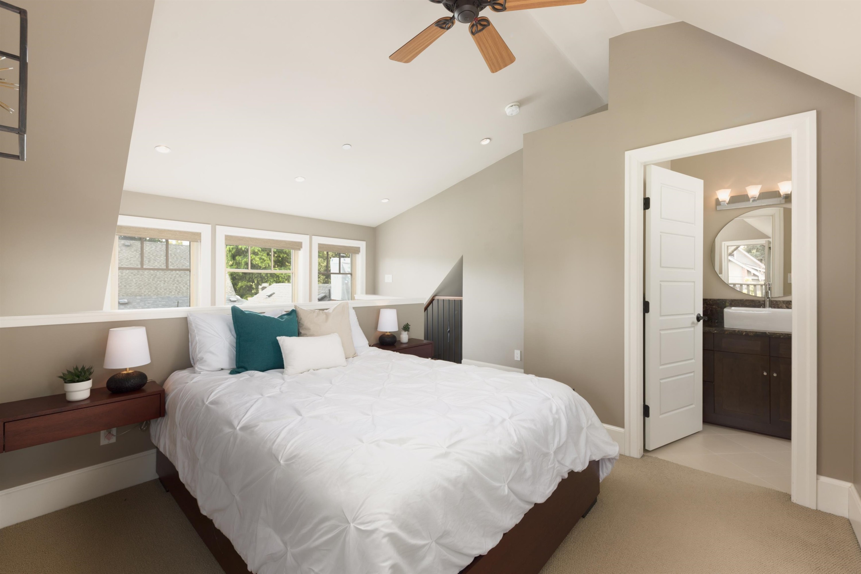 850 10Th Avenue E, Vancouver, BC