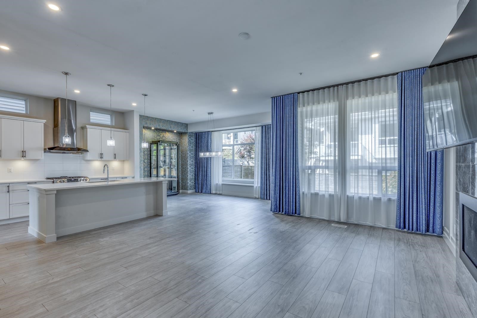 23191 112B Avenue, Maple Ridge, BC - Indoor Photo Showing Kitchen With Upgraded Kitchen