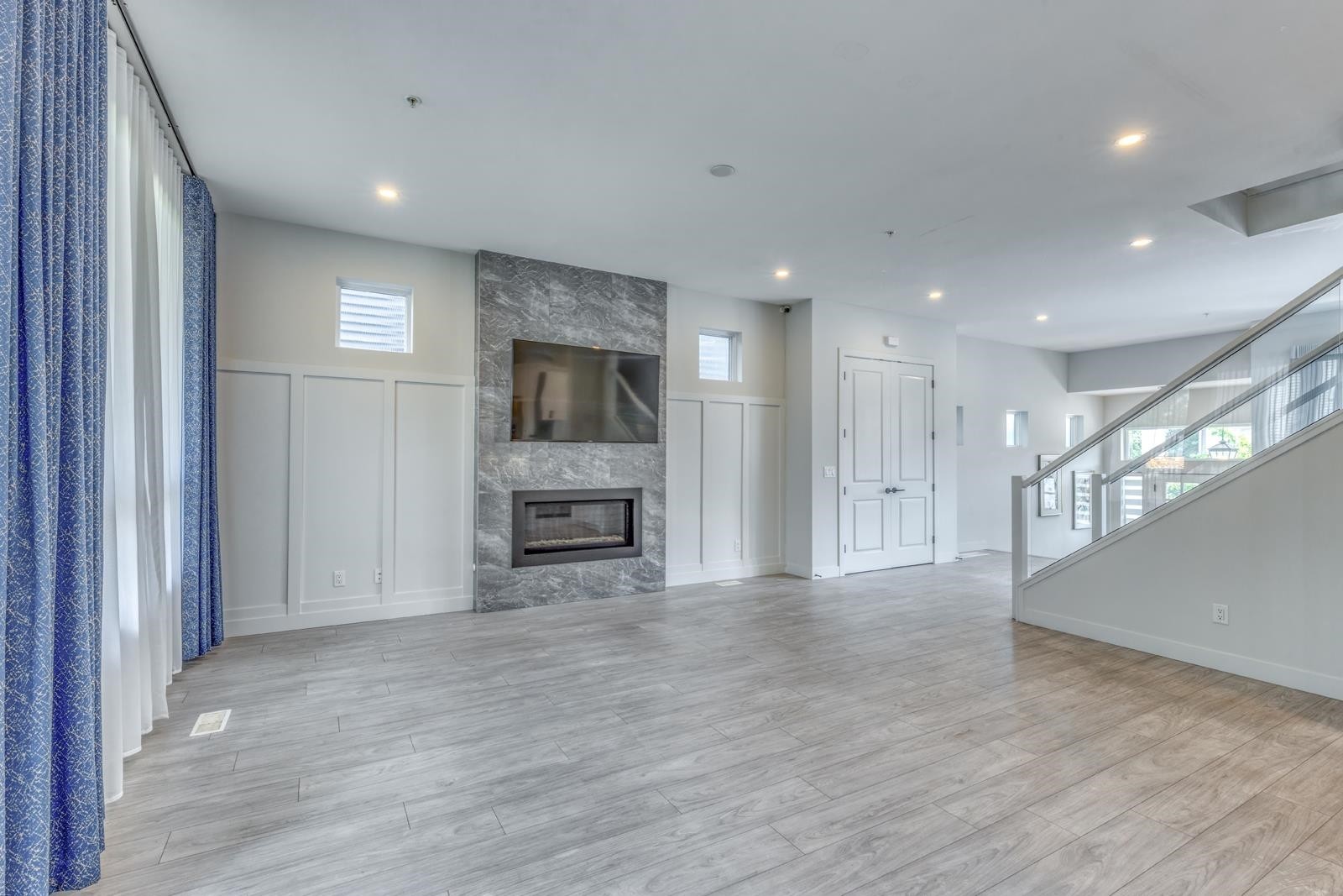 23191 112B Avenue, Maple Ridge, BC - Indoor With Fireplace