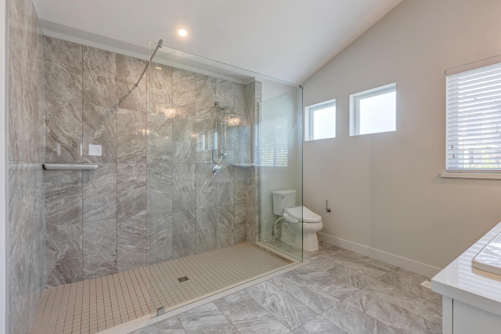 23191 112B Avenue, Maple Ridge, BC - Indoor Photo Showing Bathroom