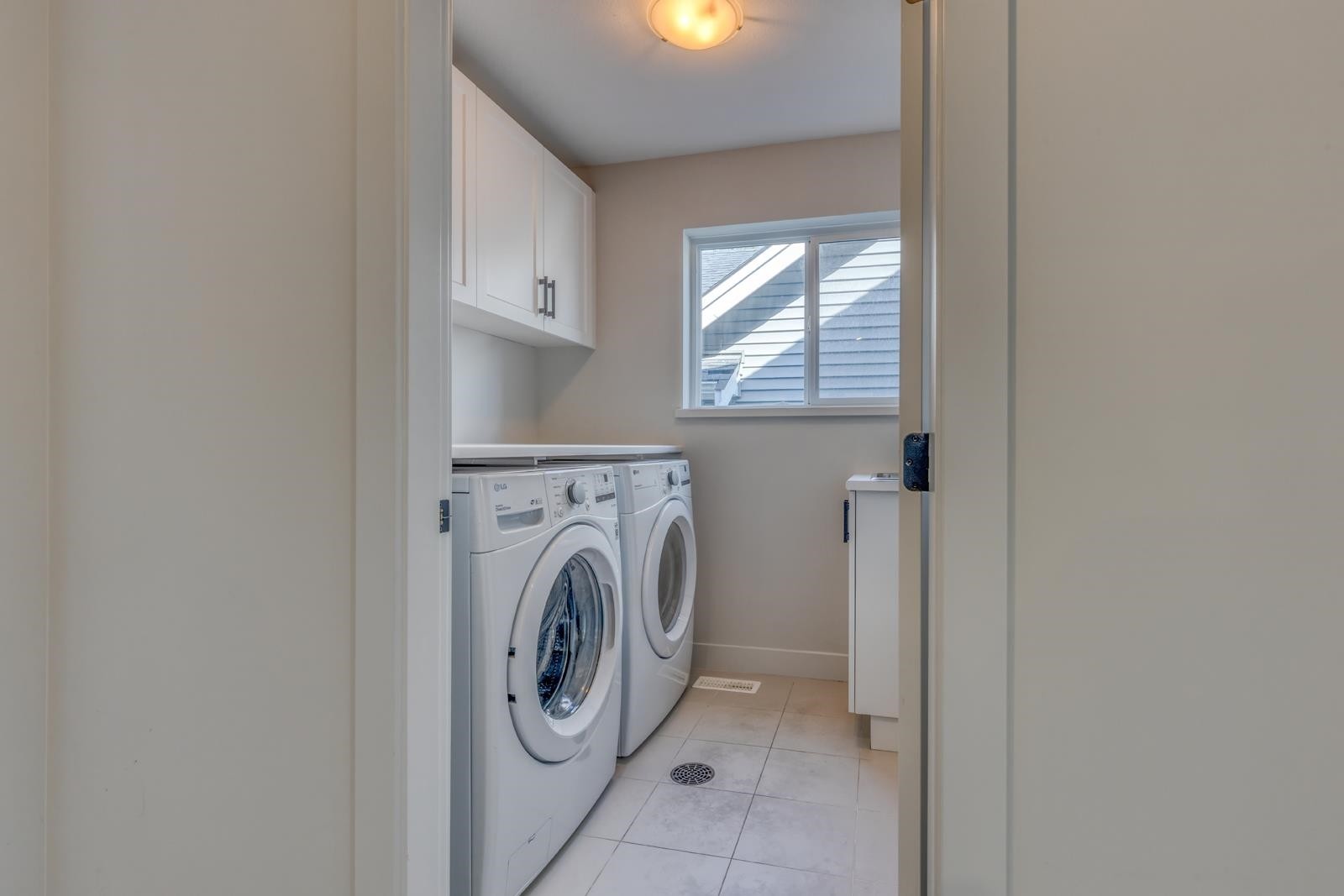 23191 112B Avenue, Maple Ridge, BC - Indoor Photo Showing Laundry Room