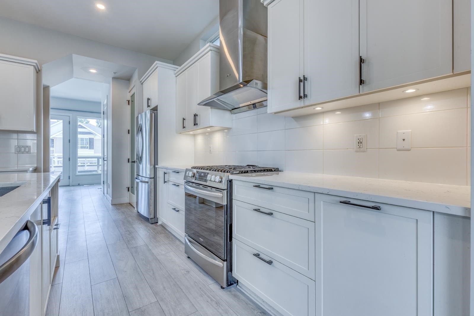 23191 112B Avenue, Maple Ridge, BC - Indoor Photo Showing Kitchen With Upgraded Kitchen