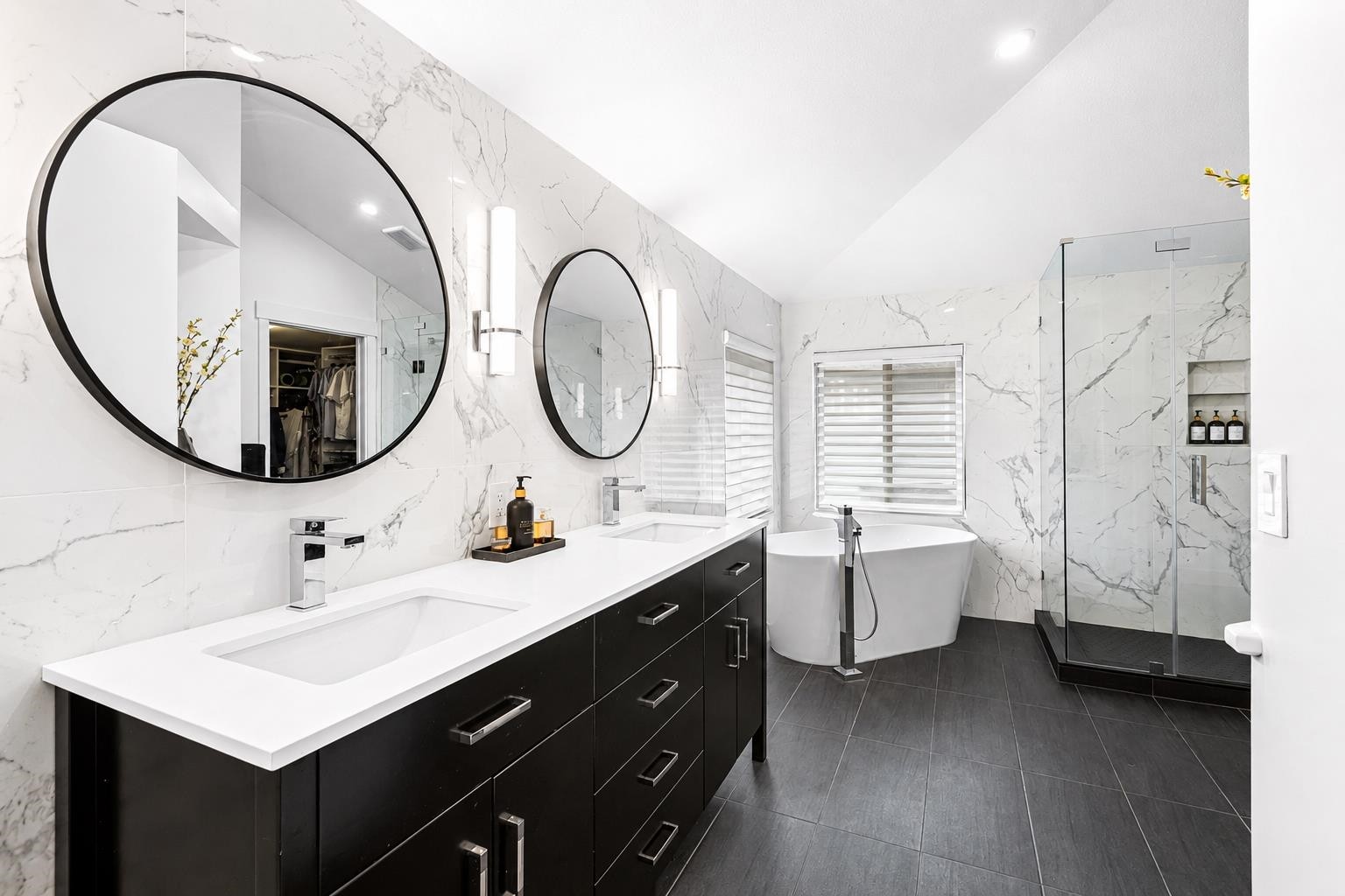 36 Maple Court, Port Moody, BC - Indoor Photo Showing Bathroom