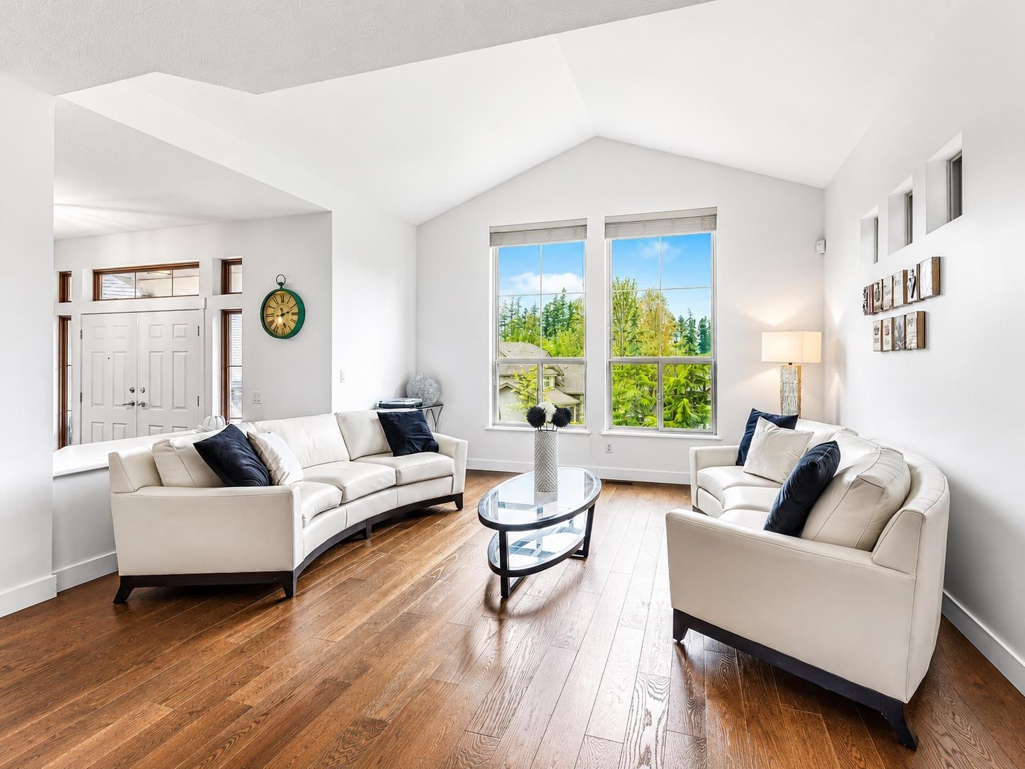 36 Maple Court, Port Moody, BC - Indoor Photo Showing Living Room