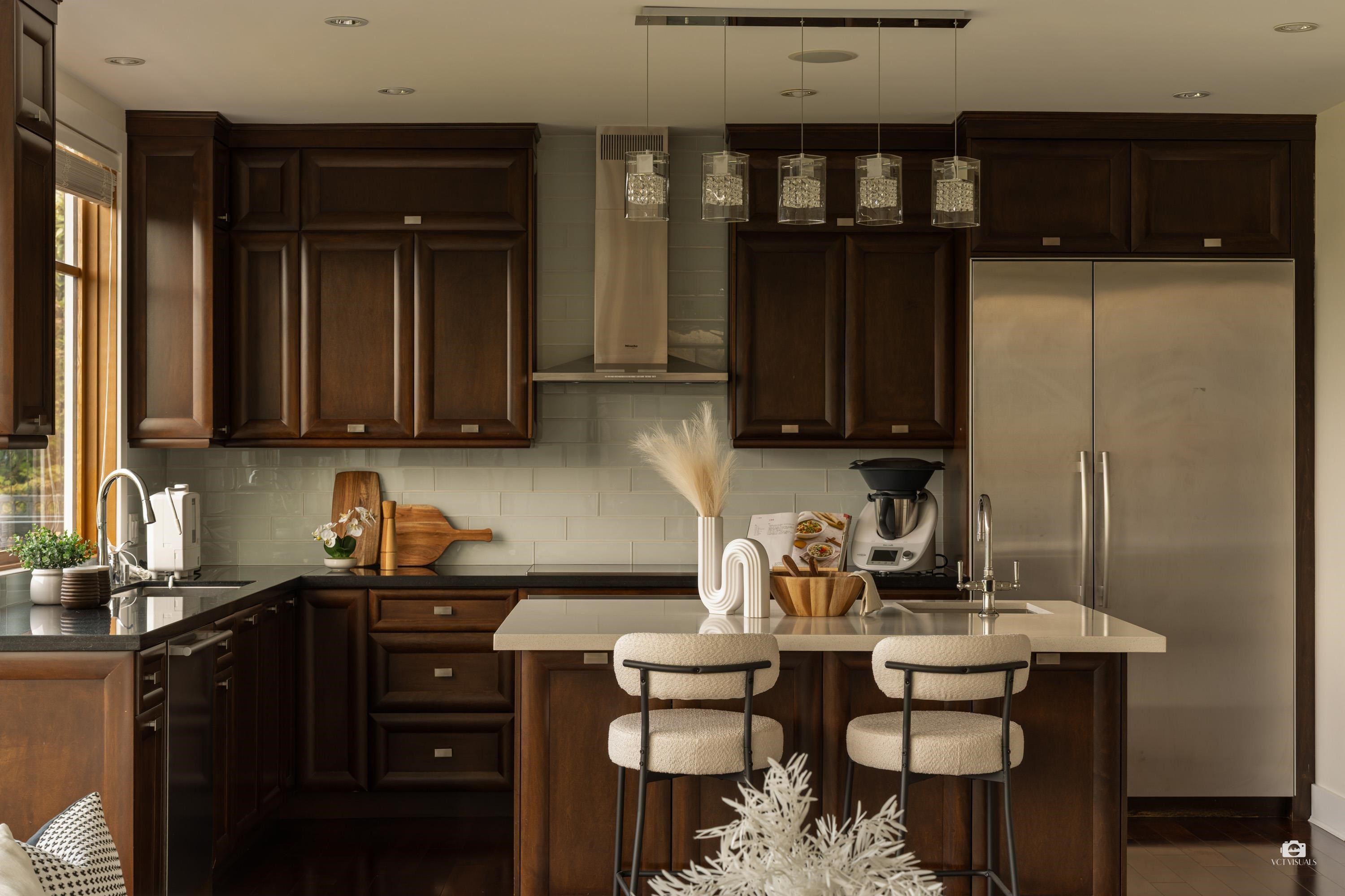 3936 Quesnel Drive, Vancouver, BC - Indoor Photo Showing Kitchen With Upgraded Kitchen