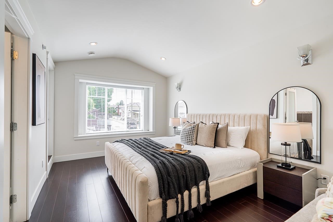 1606 29Th Avenue E, Vancouver, BC - Indoor Photo Showing Bedroom