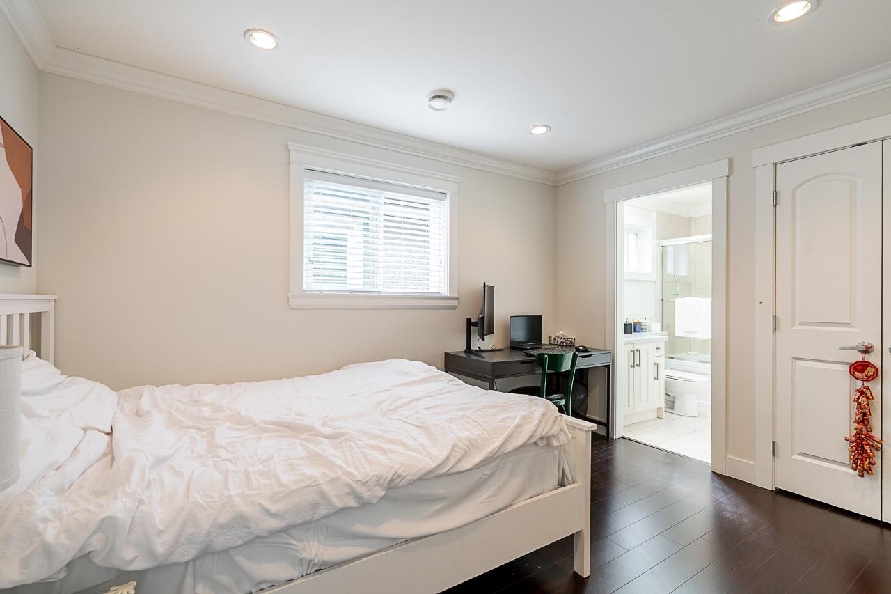 1606 29Th Avenue E, Vancouver, BC - Indoor Photo Showing Bedroom