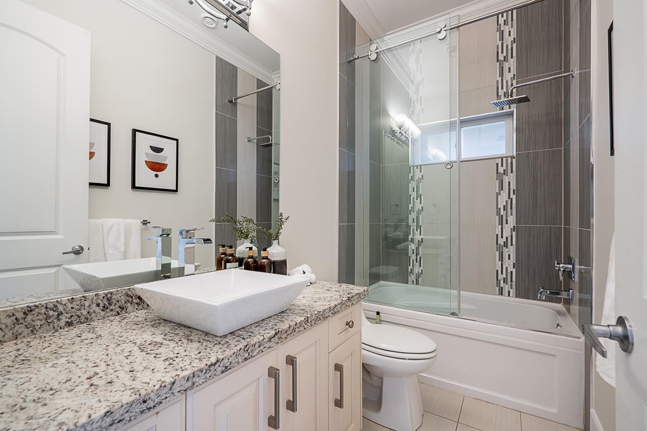 1606 29Th Avenue E, Vancouver, BC - Indoor Photo Showing Bathroom