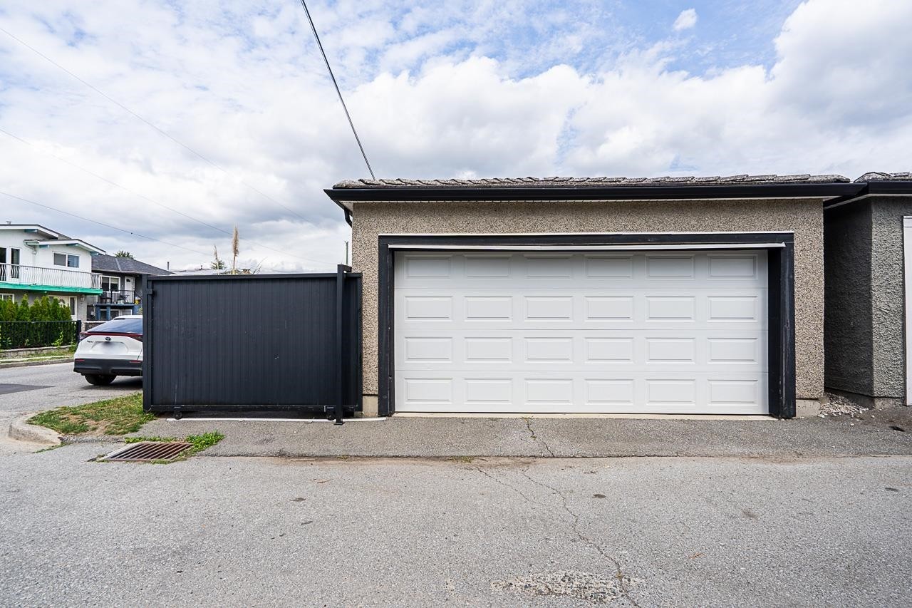 1606 29Th Avenue E, Vancouver, BC - Outdoor With Exterior
