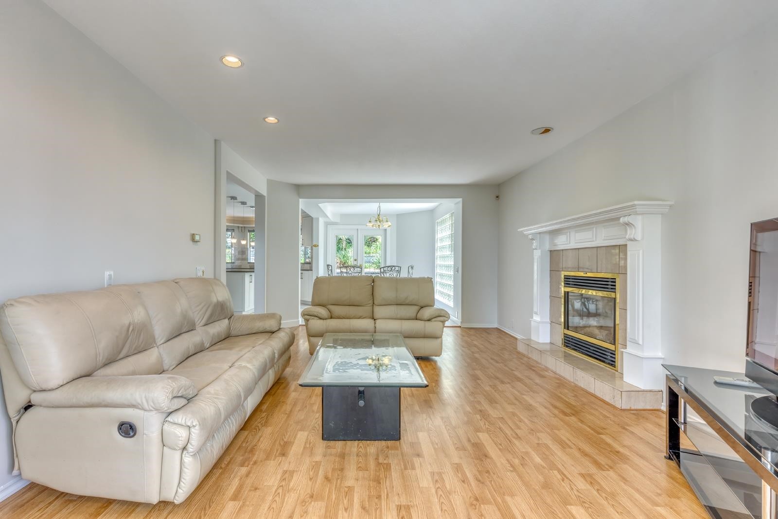 104 Ravine Drive, Port Moody, BC - Indoor Photo Showing Living Room With Fireplace