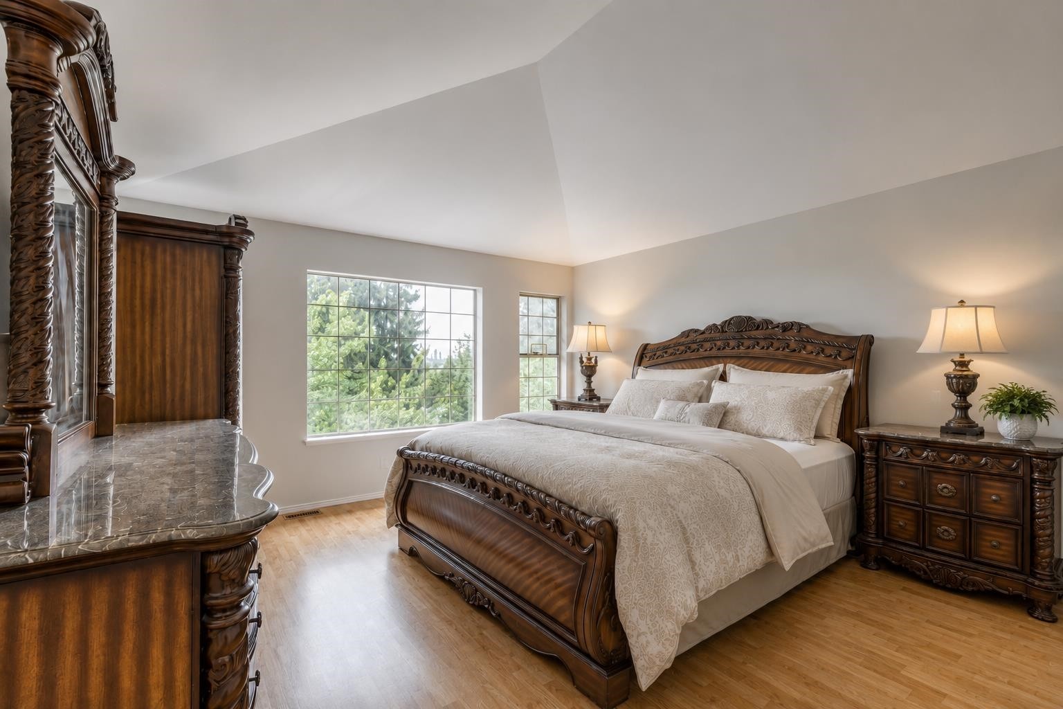 104 Ravine Drive, Port Moody, BC - Indoor Photo Showing Bedroom