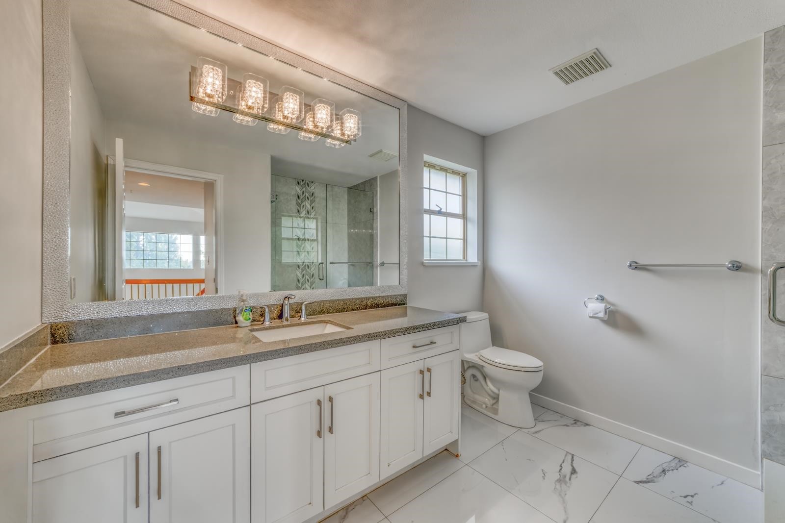 104 Ravine Drive, Port Moody, BC - Indoor Photo Showing Bathroom