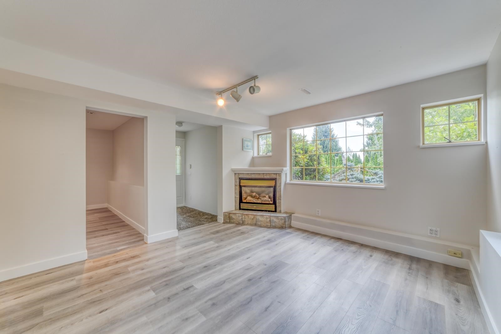 104 Ravine Drive, Port Moody, BC - Indoor With Fireplace