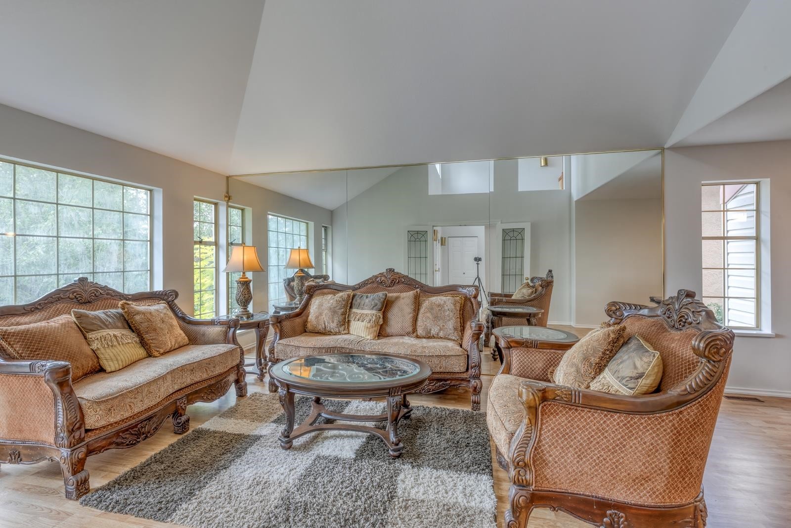 104 Ravine Drive, Port Moody, BC - Indoor Photo Showing Living Room