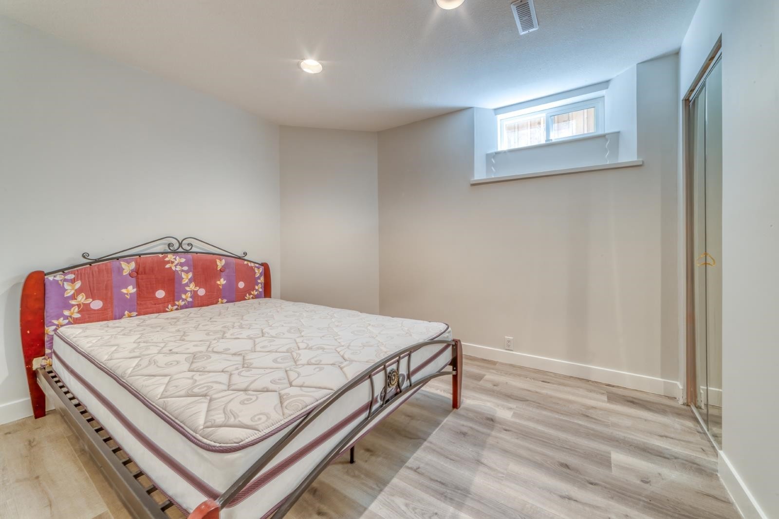104 Ravine Drive, Port Moody, BC - Indoor Photo Showing Bedroom