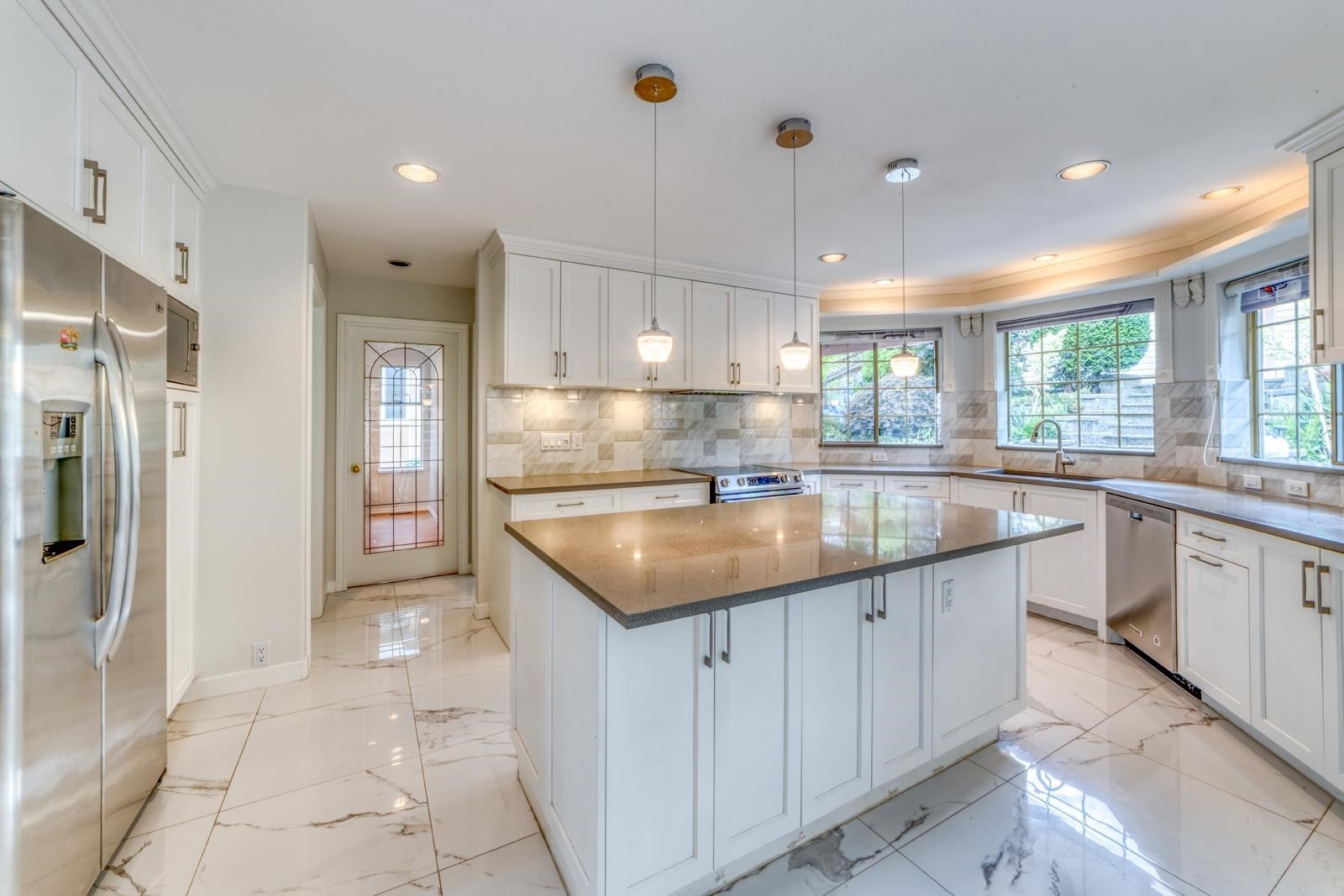 104 Ravine Drive, Port Moody, BC - Indoor Photo Showing Kitchen With Upgraded Kitchen