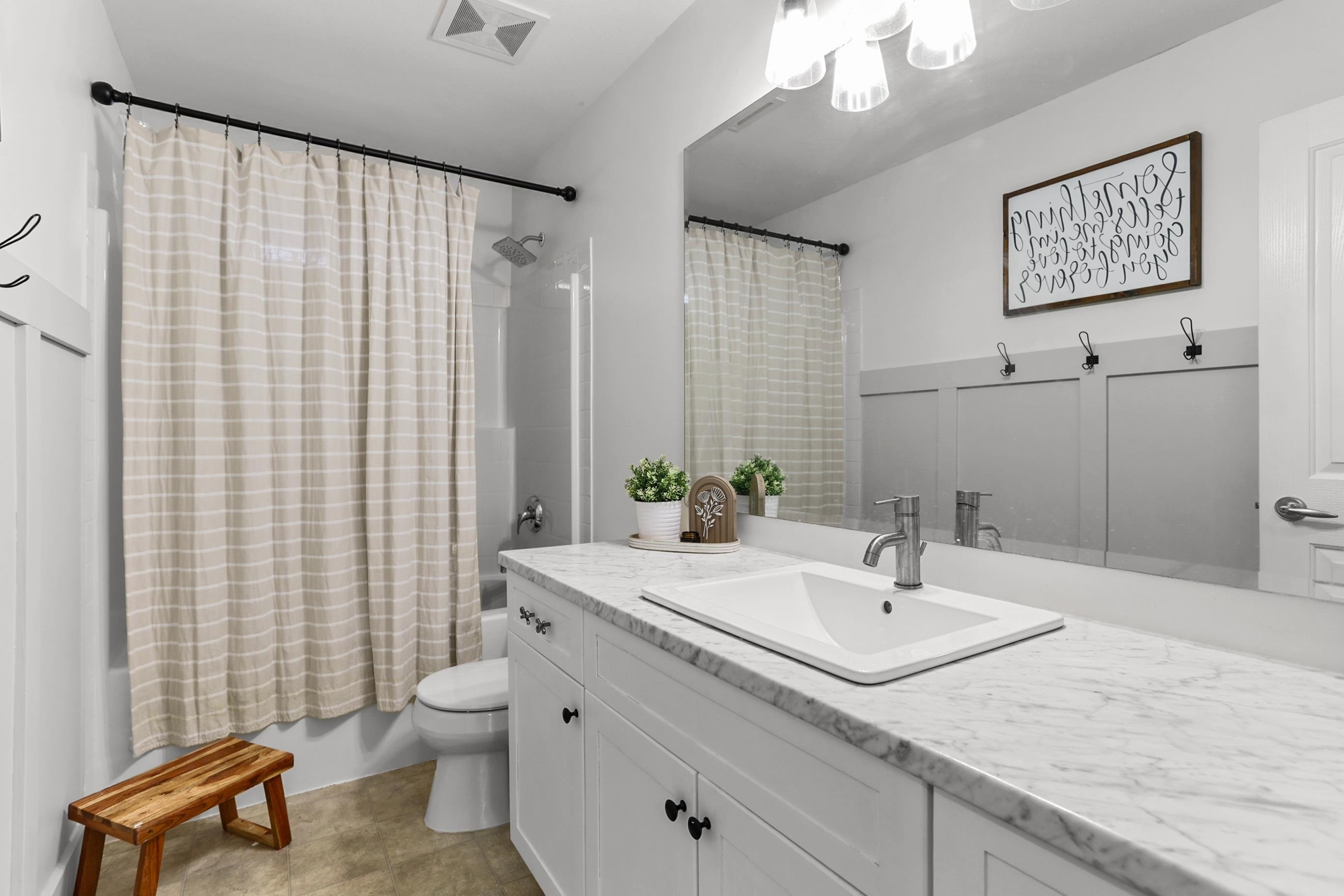 13866 229 Lane, Maple Ridge, BC - Indoor Photo Showing Bathroom