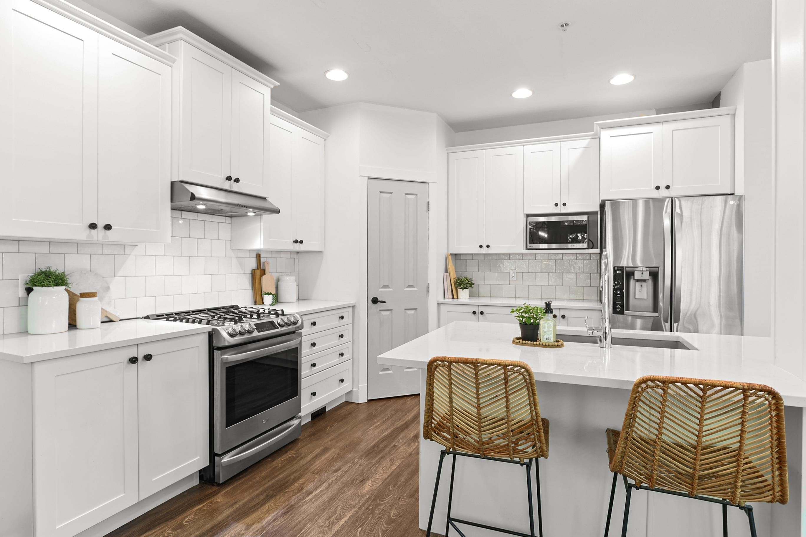 13866 229 Lane, Maple Ridge, BC - Indoor Photo Showing Kitchen With Upgraded Kitchen