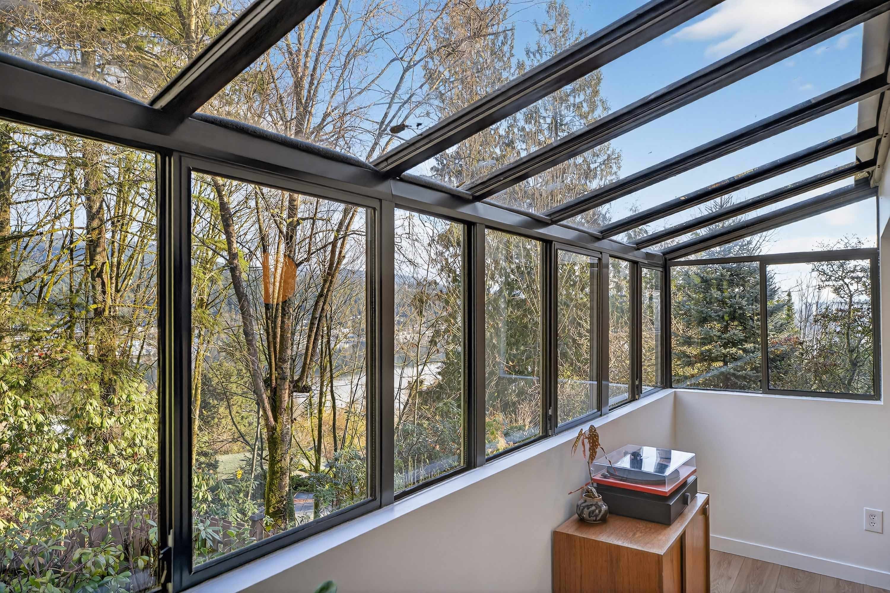 526 Cardiff Way, Port Moody, BC - Indoor Photo Showing Other Room