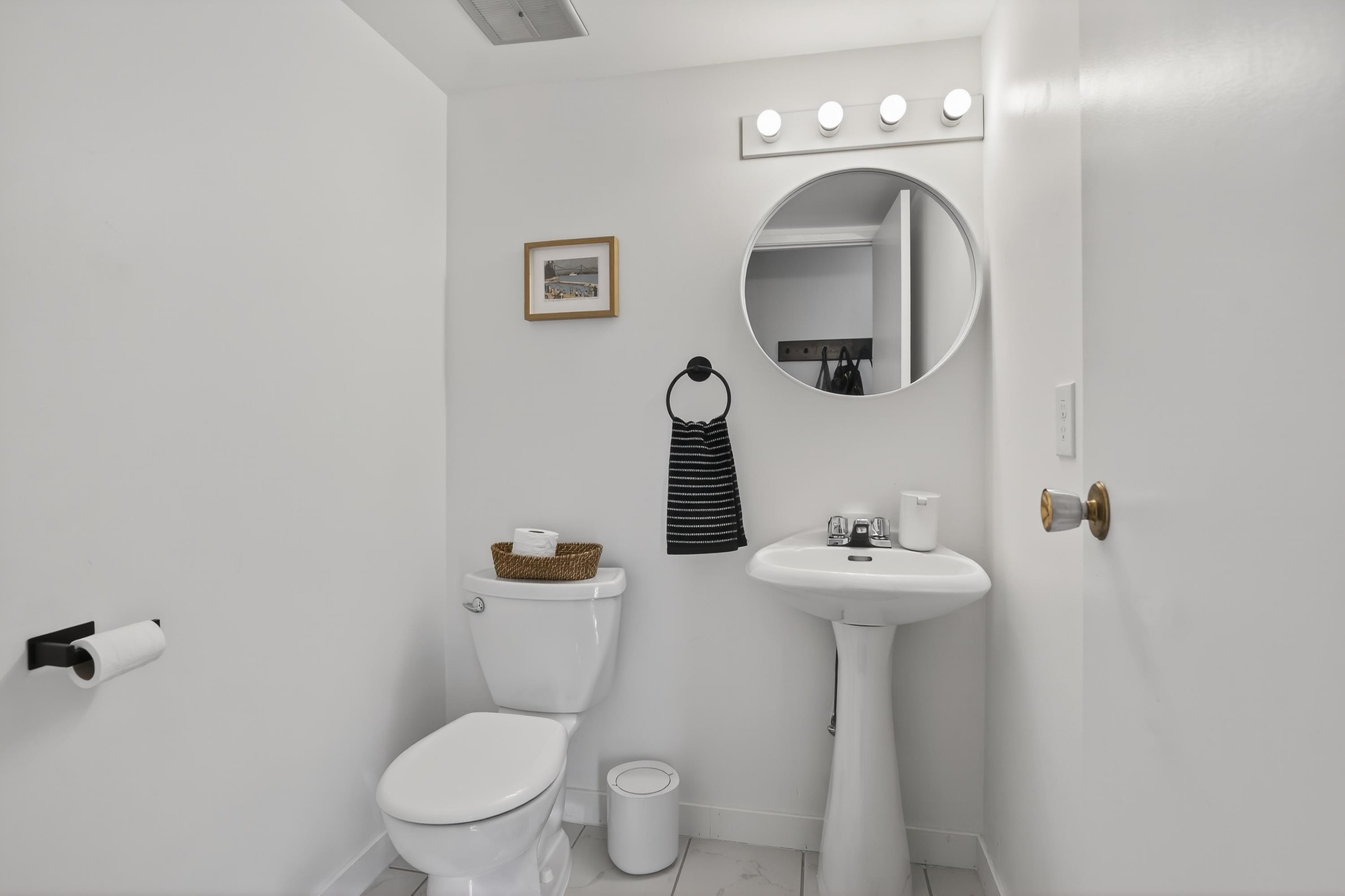 526 Cardiff Way, Port Moody, BC - Indoor Photo Showing Bathroom