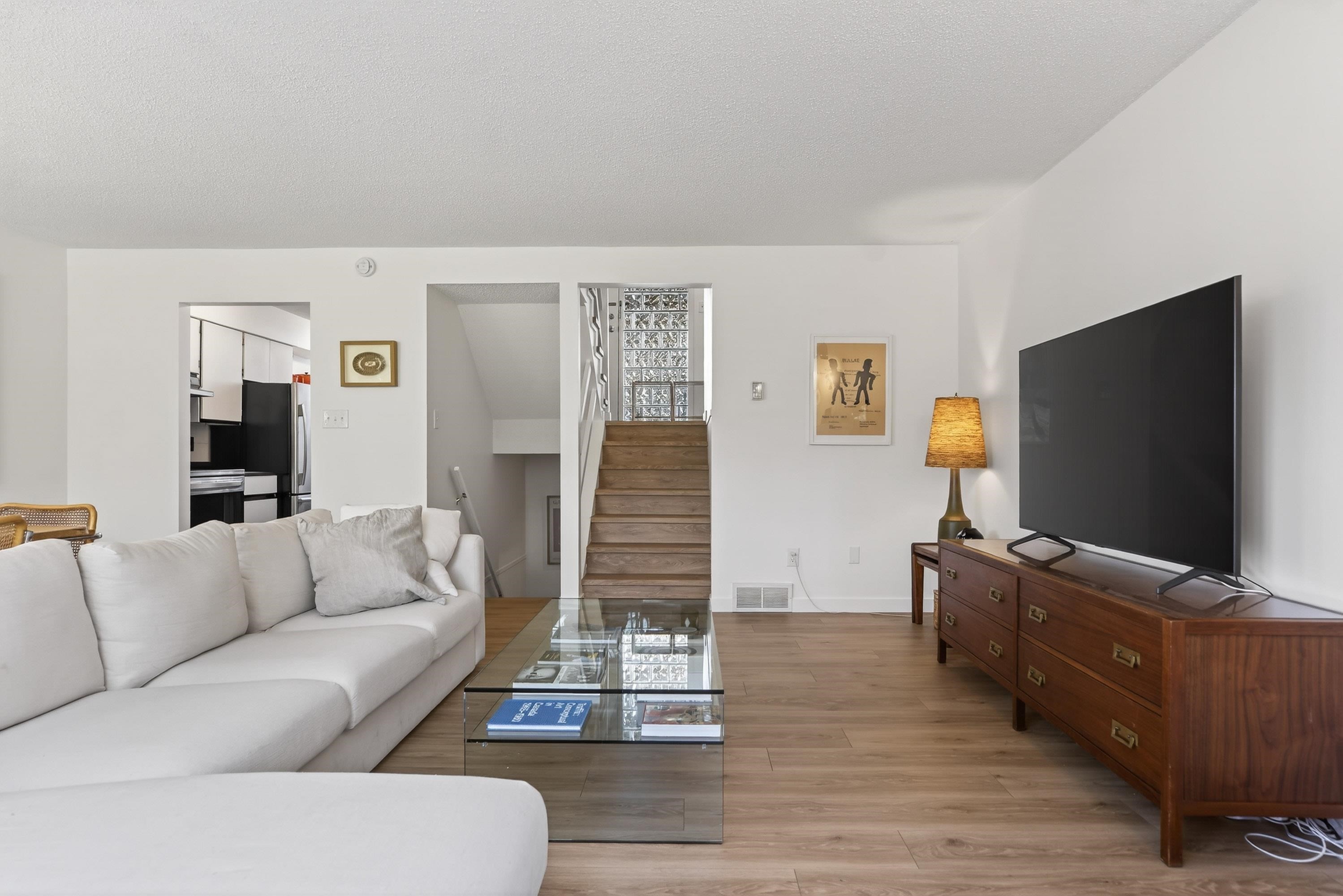 526 Cardiff Way, Port Moody, BC - Indoor Photo Showing Living Room