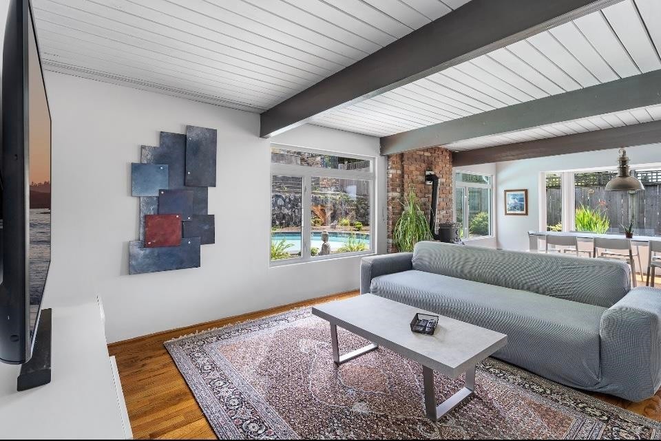 442 Monteray Avenue, North Vancouver, BC - Indoor Photo Showing Living Room