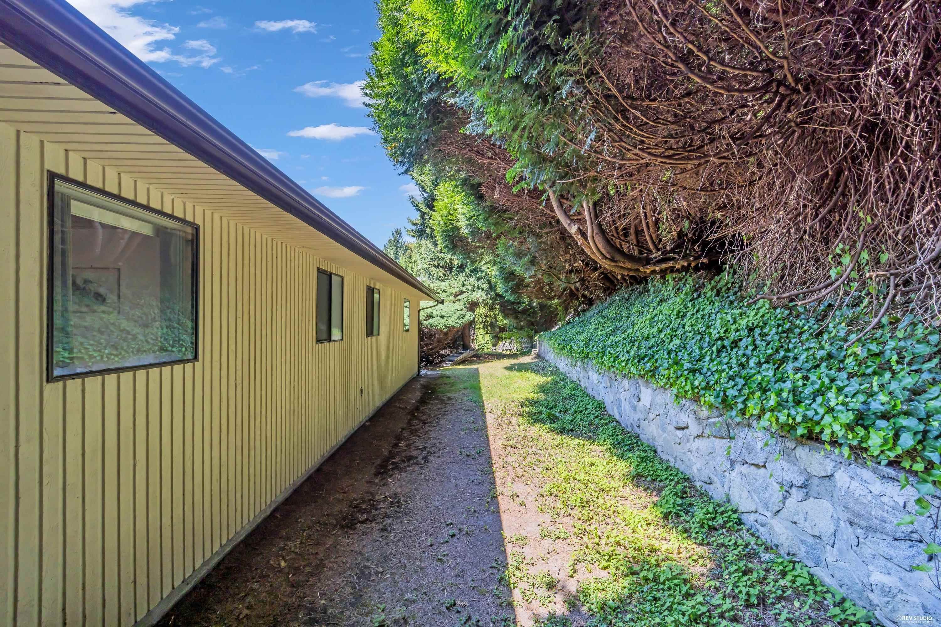 415 Goyer Court, Coquitlam, BC - Outdoor