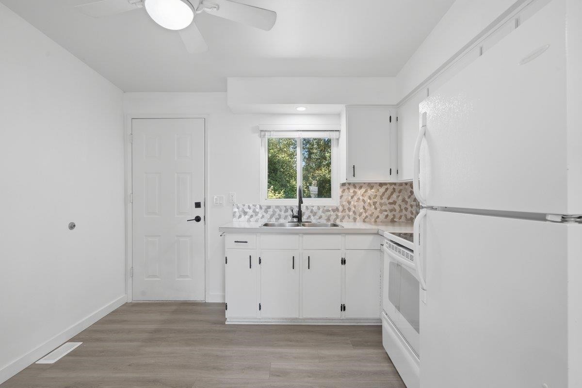 3654 St. Thomas Street, Port Coquitlam, BC