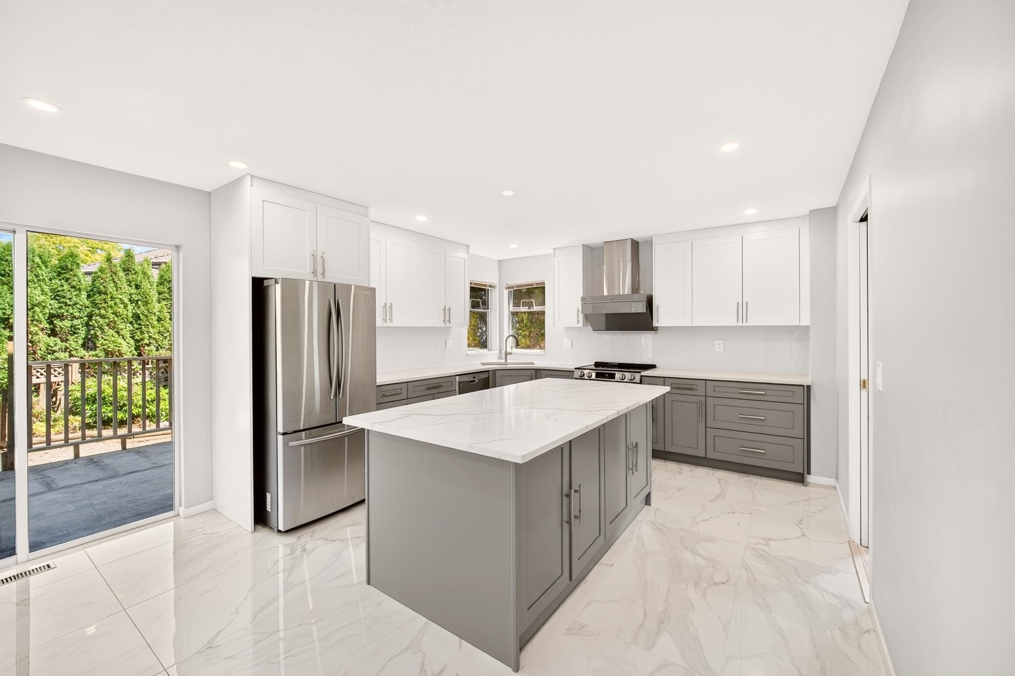 1237 Durant Drive, Coquitlam, BC - Indoor Photo Showing Kitchen With Upgraded Kitchen
